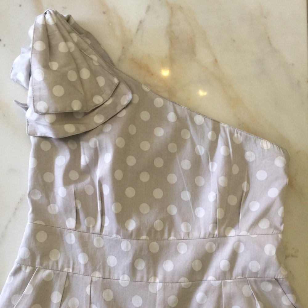 BCBGMAXAZRIA One Shoulder With Bow Dot Romper Sz S - Picture 5 of 8